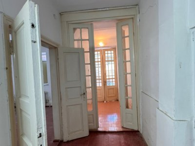 Apartament 4 camere de vânzare, în zona Piața Ovidiu, Constanța