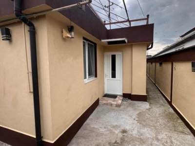 Casa de vanzare, 3 camere,  situata in zona CET