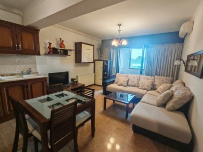 Apartament 2 camere de vânzare în Mamaia - vedere spre răsărit, lângă Hotel Vega