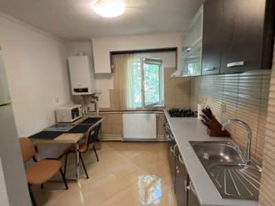 Apartament 4 camere de închiriat în zona Inel I, termen lung