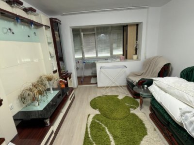 Apartament 2 camere decomandat de vânzare în zona CET – etaj intermediar