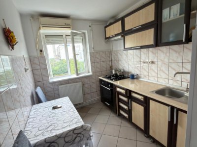 Apartament 2 camere de vânzare în zona CET – etaj intermediar
