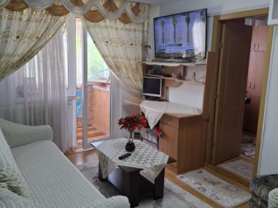 Apartament 2 camere de vânzare în zona Km 4-5 – mobilat, etaj intermediar