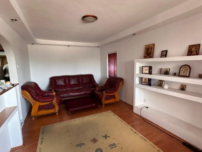 Apartament 3 camere de vânzare în zona Gară – etaj intermediar