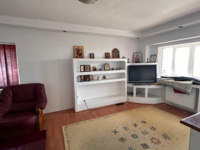 Apartament 3 camere de vânzare în zona Gară – etaj intermediar