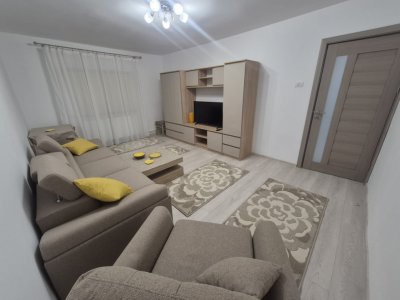 Apartament de închiriat – 2 camere decomandat, zona Dacia, proaspăt renovat