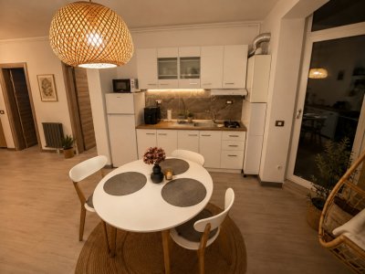 Mamaia Nord | 2 camere de inchiriat cu balcon | Etaj 3 | Aproape de plajă