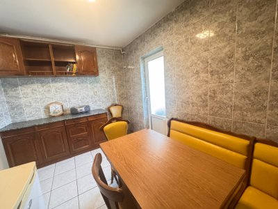 Apartament 3 camere de vanzare in zona Tomis III
