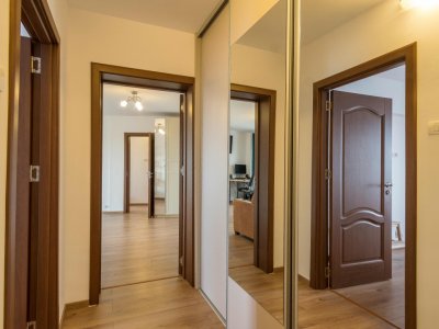 3 camere, Calea Vitan – etaj 8/10, bloc reabilitat termic