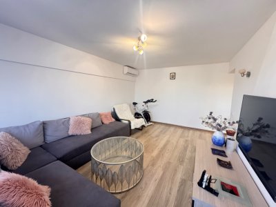 Apartament 3 camere decomandat, renovat integral, de vânzare în KM 5 – Constanța