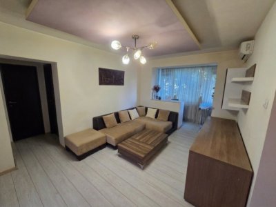 Apartament 3 camere de vânzare în zona Dacia – etaj intermediar