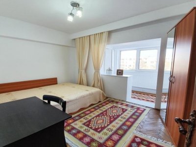 Apartament 3 camere de închiriat în zona Tomis II – mobilat și utilat complet