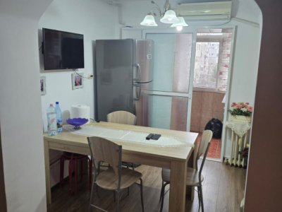 Ofer spre inchiriere apartament cu 2 camere decomandat Casa de Cultura