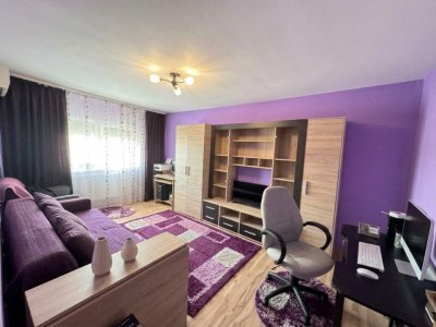 Apartament 2 camere decomandat de vânzare zona Poarta 6