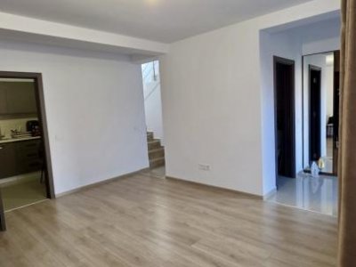 Casă tip duplex de vânzare — zona Capitol, Pitești