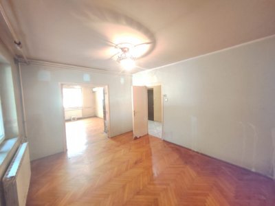 Sos.Giurgiului, Apartament 2 camere curte si boxa in proprietate