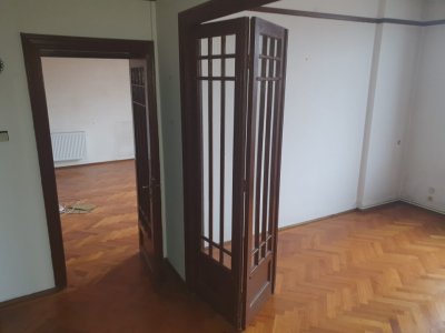 De vânzare apartament ultracentral spațios - Calea Călărași