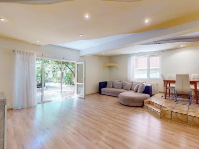 De vanzare Casa / Vila + Teren liber 420 mp + Piscina  Zona Prelungirea Ghencea