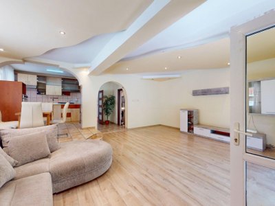 De vanzare Casa / Vila + Teren liber 420 mp + Piscina  Zona Prelungirea Ghencea