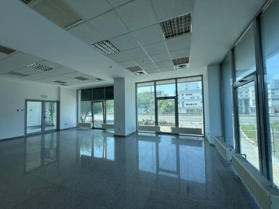 De inchiriat depozit/birouri/showroom