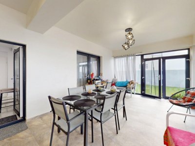 De Vănzare -Vilă Confortabilă, Luminoasă cu Teren Generos -Popesti Leordeni