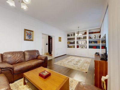 Casa de vanzare in zona Eminescu - acces strada privata