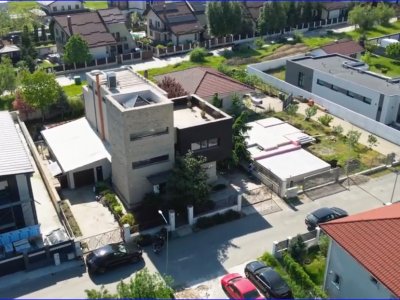 Vilă de vânzare cu piscina și ieșire la lac în orașul Pantelimon