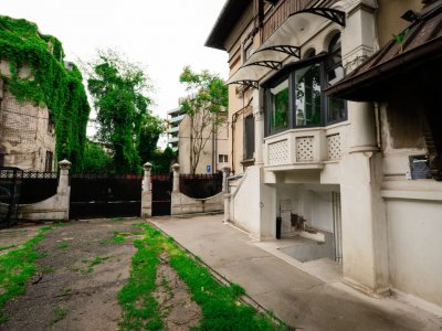 Apartament in vila - demisol inalt - de vanzare in zona Parcul Carol