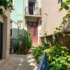 De vanzare 2 camere in vila interbelica, curte comuna zona Armeneasca  thumb 2