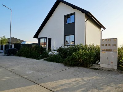 COMUNA BERCENI - CASĂ 5 CAMERE, 300 MP TEREN, SEMIFINISATĂ!