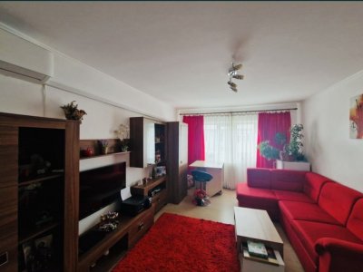 Apartament de vânzare - 3 camere decomandate, zona CET, Aleea Albatrosului