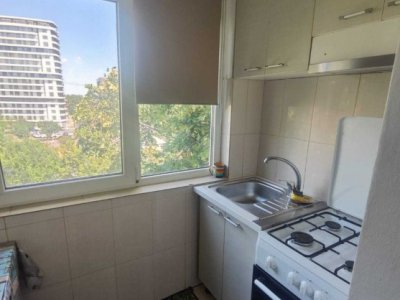 Apartament de vânzare - 3 camere decomandate, zona CET, Aleea Albatrosului