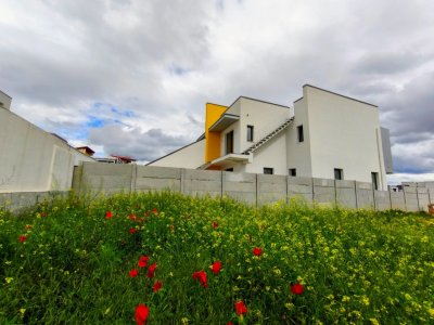 Vanzare vila moderna cu acoperiș - terasa circulabila imensa