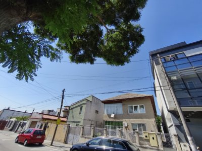 Exclusivitate Clădire S+P+1 Faleza Nord cu teren 338 mp.