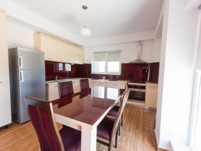 Inchiriere Apartament 3 camere spațios cu terasa si grătar grill