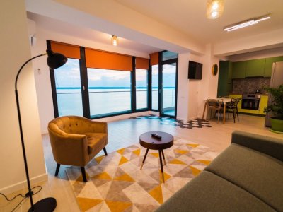 Garsonieră modernă de închiriat – Mamaia, zona Butoaie, vedere frontală la lac