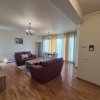 Un refugiu pe doua niveluri – spațiu, lumina și liniște deasupra orașului thumb 3