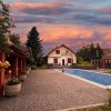 Proprietate exclusivistă cu 7.000 mp teren, piscină și multiple spații adiacente thumb 1