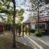 Proprietate exclusivistă cu 7.000 mp teren, piscină și multiple spații adiacente thumb 3