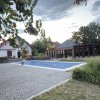 Proprietate exclusivistă cu 7.000 mp teren, piscină și multiple spații adiacente thumb 4