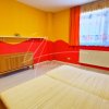 Apartament cu 5 camere si curte imensa-posibilitate de recompartimentare. thumb 50