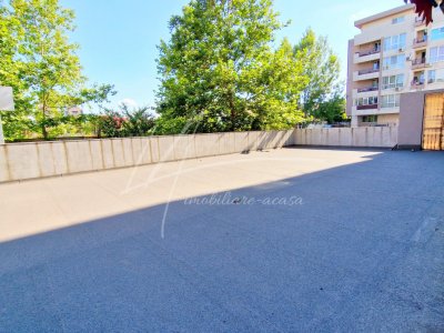 Apartament cu 5 camere si curte de 358 mp.
