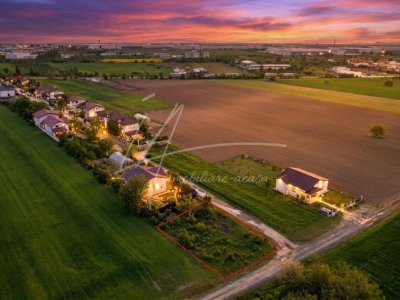 Teren intravilan in zona rezidentiala, la 1 km de A0 si A1