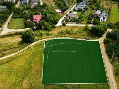 TEREN INTRAVILAN DE VÂNZARE – POZIȚIONARE EXCELENTĂ LÂNGĂ PĂDURE